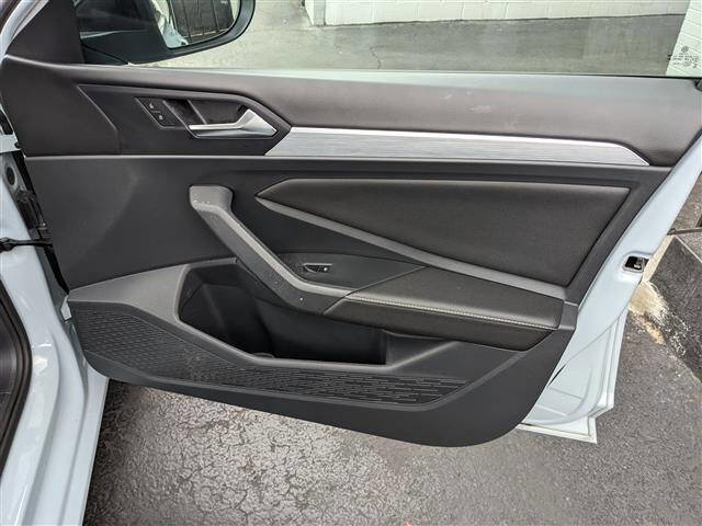 Used 2025 Volkswagen Jetta Sport image 20
