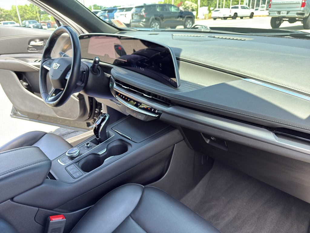 Used 2024 Cadillac XT4 Premium Luxury image 30