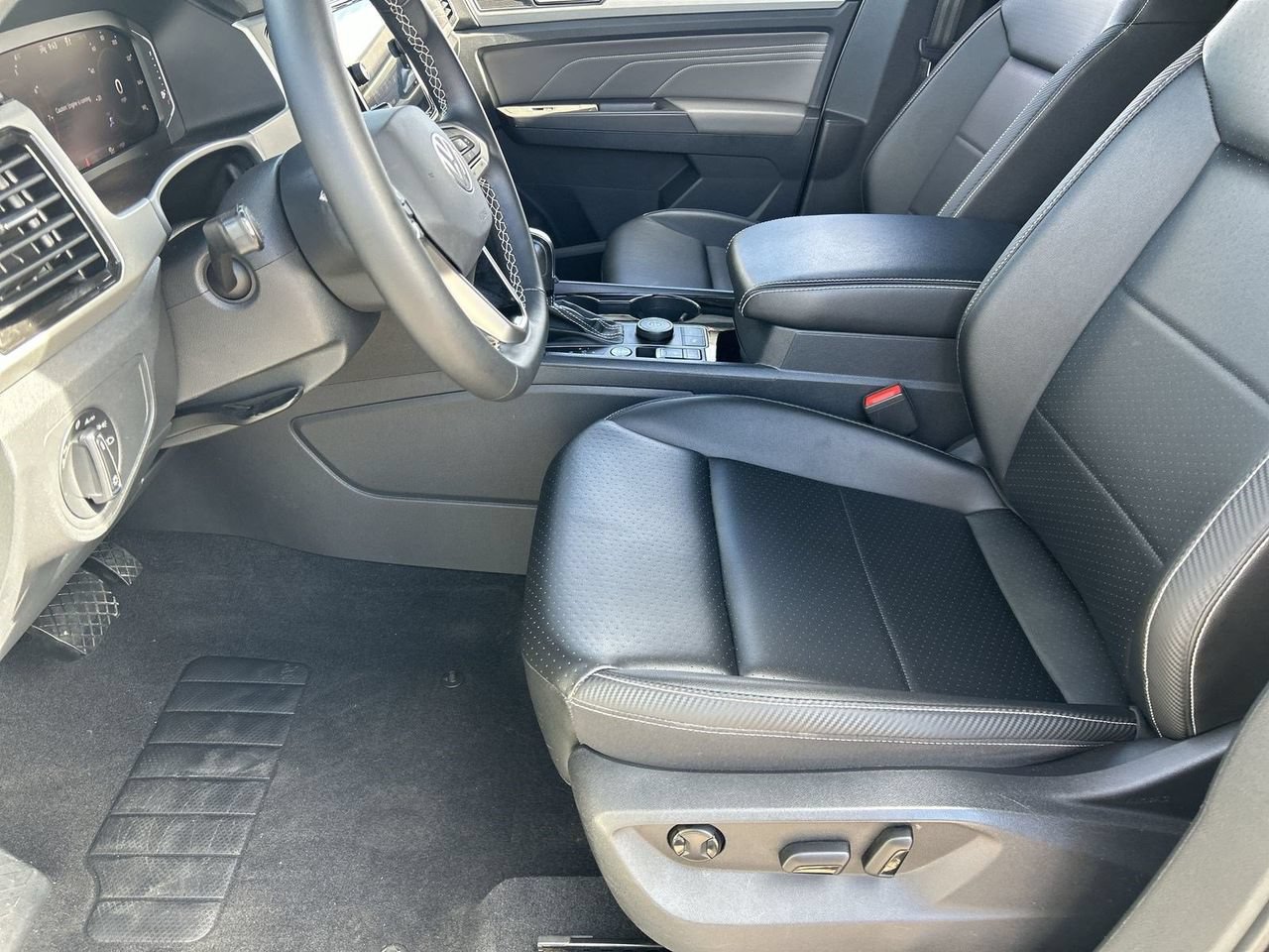 Used 2022 Volkswagen Atlas Cross Sport SE w/ Panoramic Sunroof Package AWD/4WD image 16