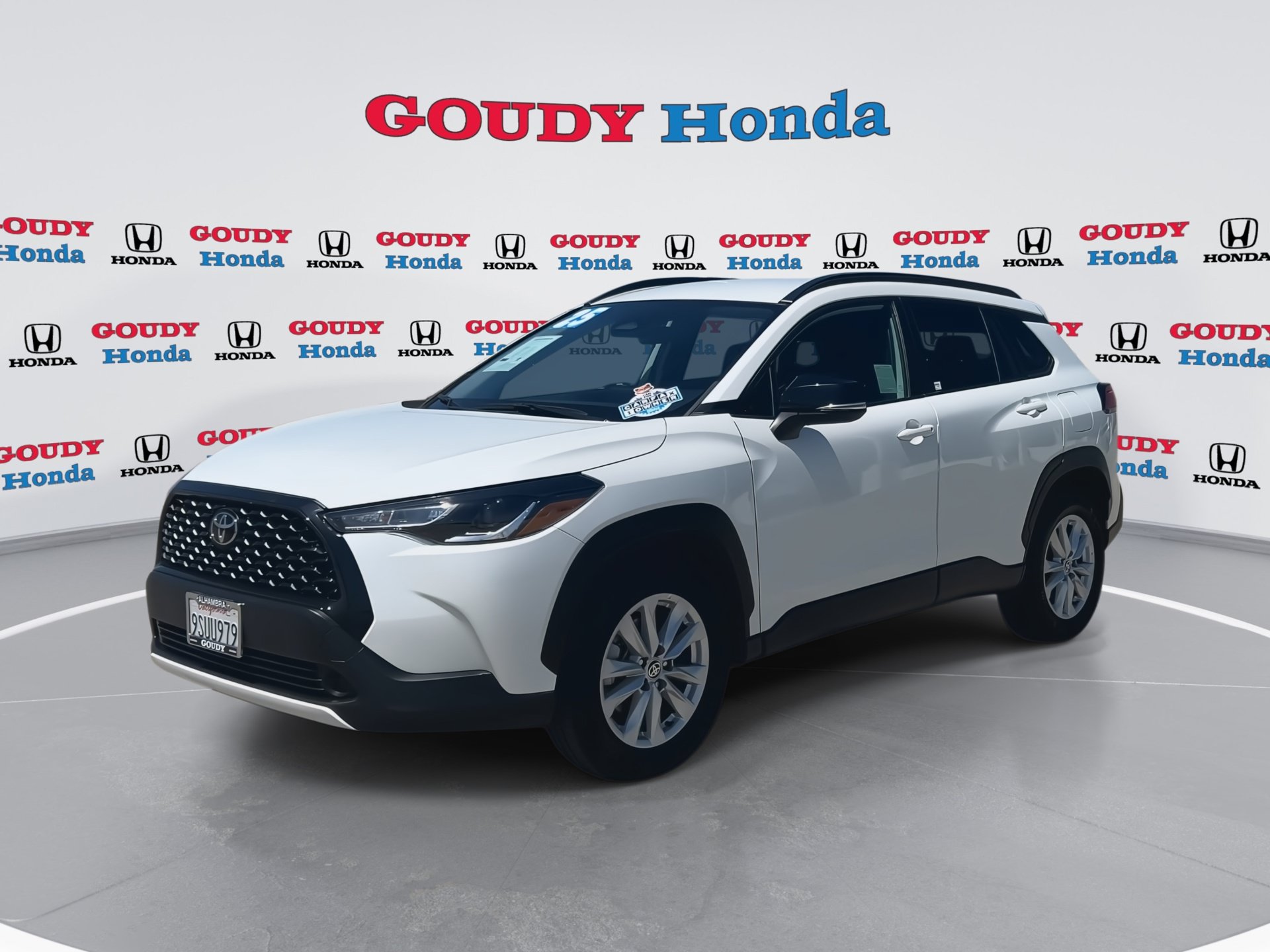 Used 2025 Toyota Corolla Cross LE FWD image 4