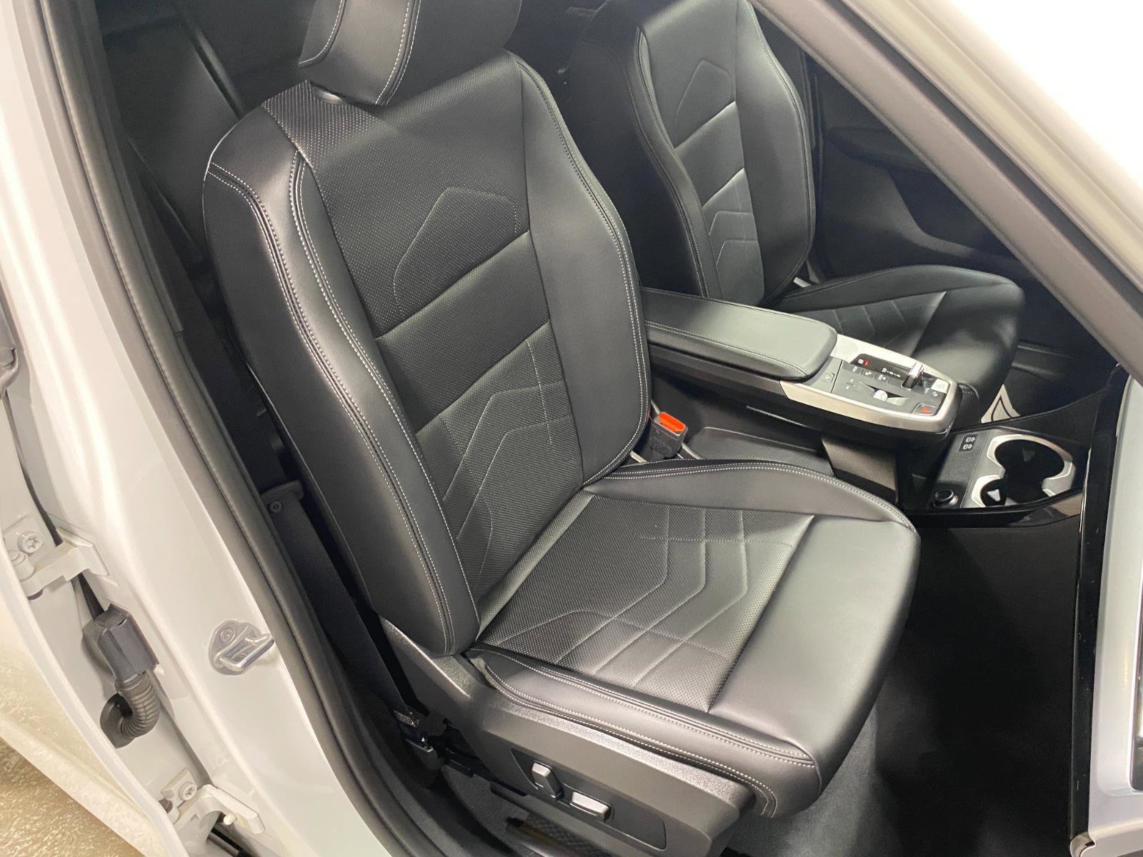 Certified 2025 BMW X1 xDrive28i w/ Convenience Package image 17