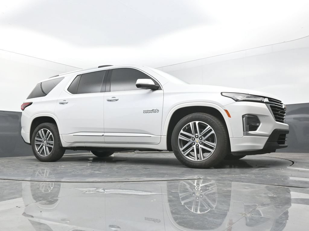Used 2023 Chevrolet Traverse High Country FWD image 43