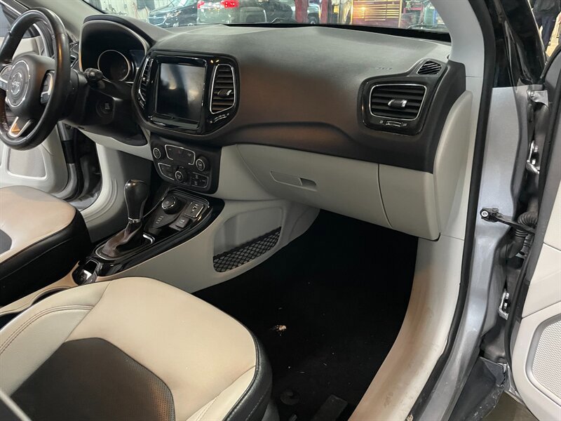 Used 2020 Jeep Compass Limited AWD/4WD image 18