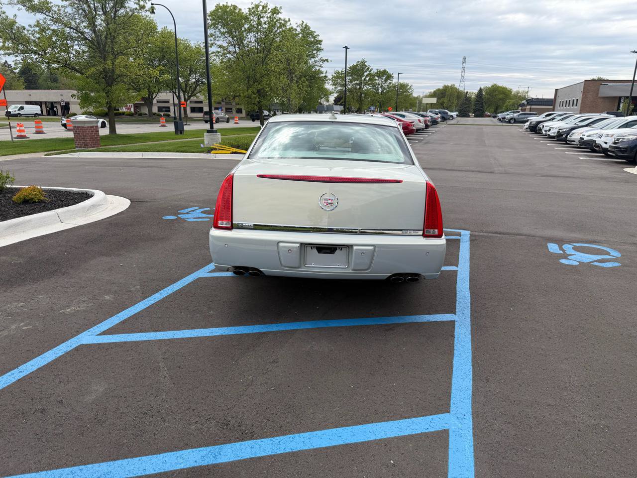 Used 2009 Cadillac DTS FWD image 6