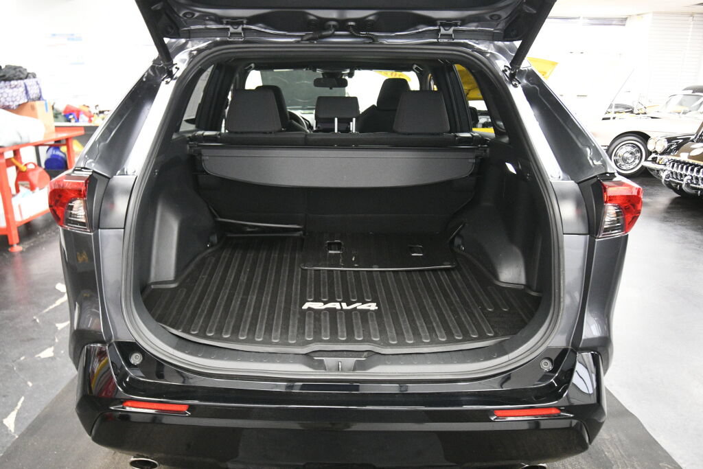 Used 2023 Toyota RAV4 SE w/ Weather & Moonroof Package AWD/4WD image 24