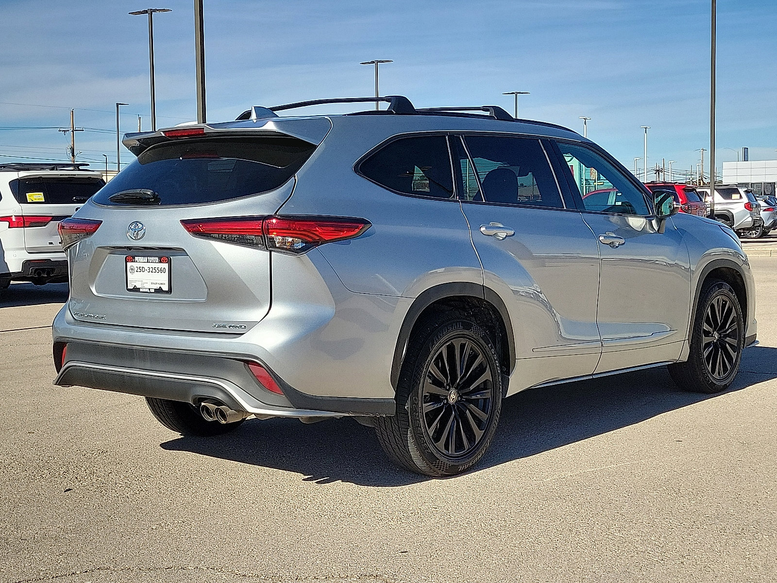 Used 2023 Toyota Highlander XSE image 4