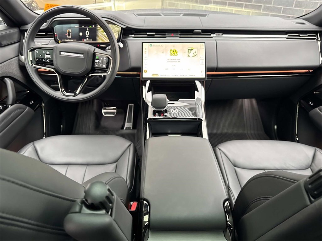 Used 2025 Land Rover Range Rover Sport Dynamic SE image 16