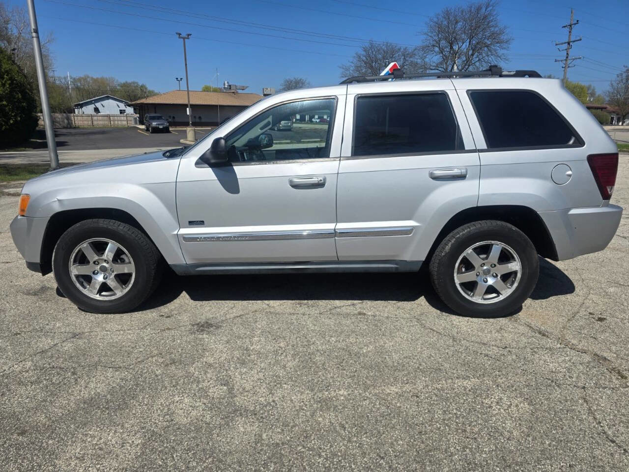 Used 2009 Jeep Grand Cherokee Laredo AWD/4WD image 4