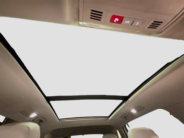 Used 2021 Volkswagen Tiguan SE w/ Panoramic Sunroof Package image 25