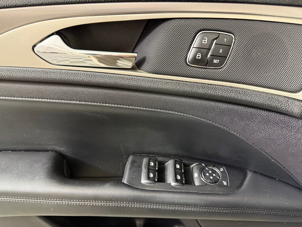 Used 2020 Lincoln MKZ image 13