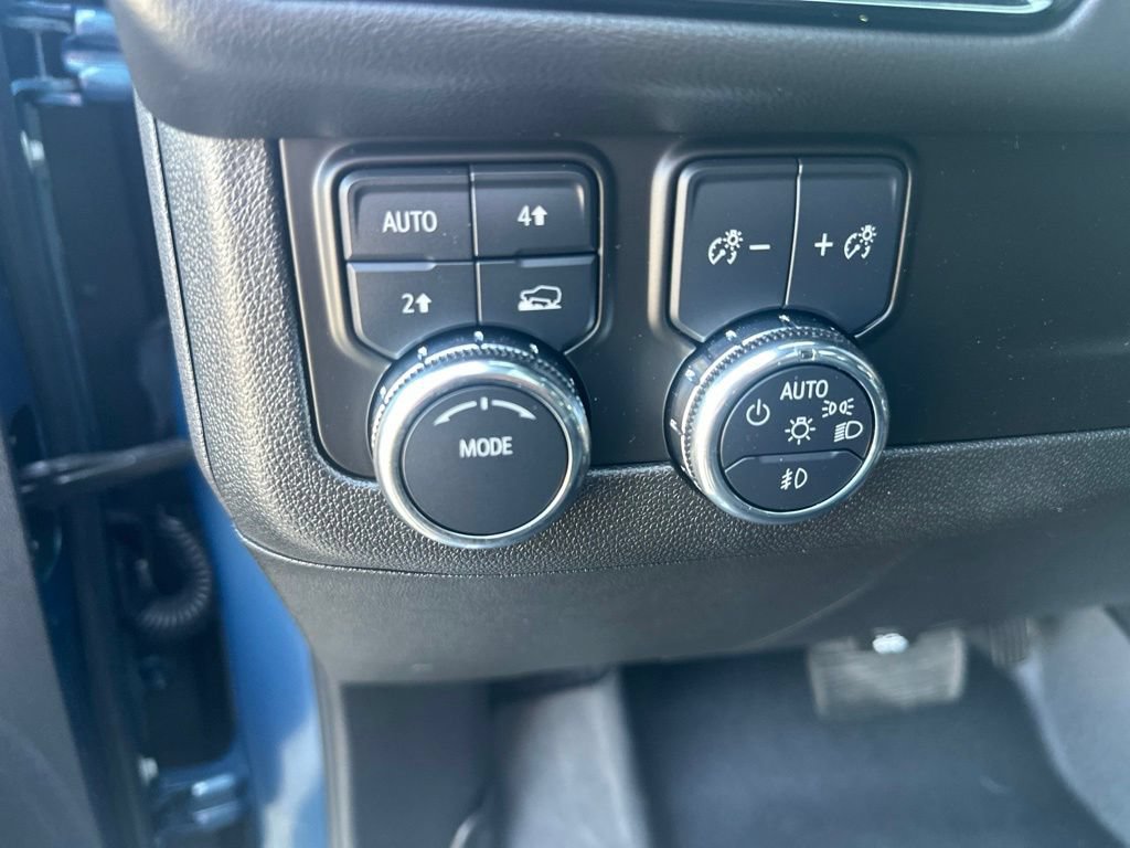 Used 2025 GMC Yukon XL Elevation w/ Technology Package AWD/4WD image 11