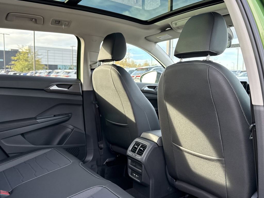 New 2026 Volkswagen Taos SE image 17