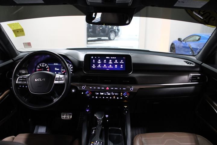 Used 2022 Kia Telluride SX w/ SX Prestige Package image 2