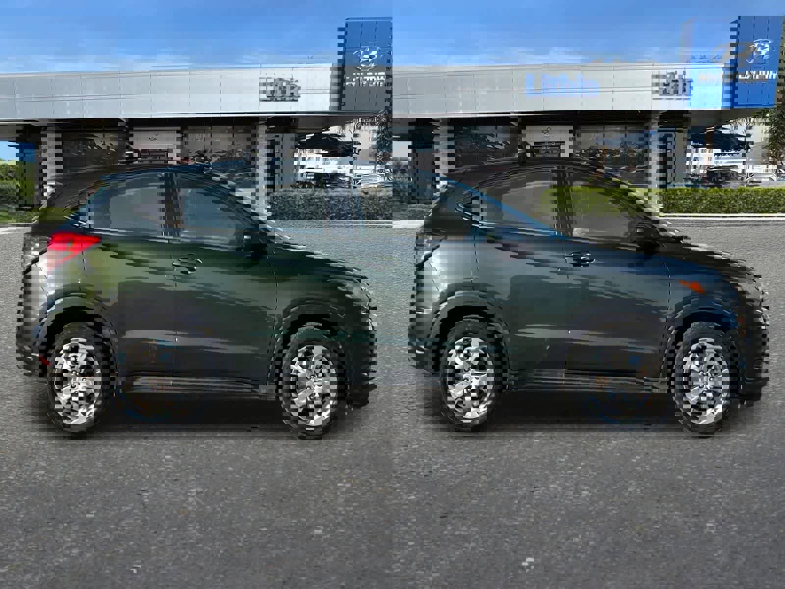 Used 2017 Honda HR-V LX image 9