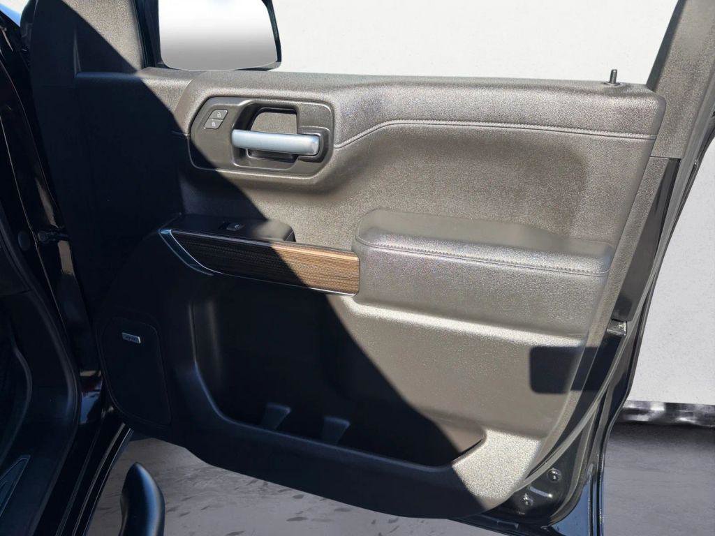 Used 2020 Chevrolet Silverado 1500 LT Trail Boss w/ Midnight Edition image 27