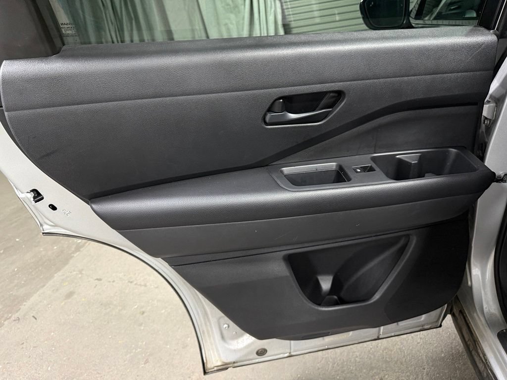 Used 2024 Nissan Pathfinder SV FWD image 17