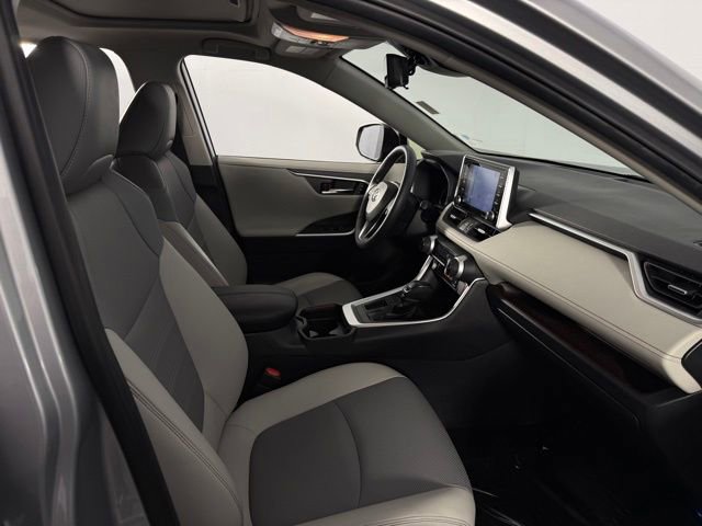 Used 2019 Toyota RAV4 Limited w/ Cold Weather Package FWD image 15
