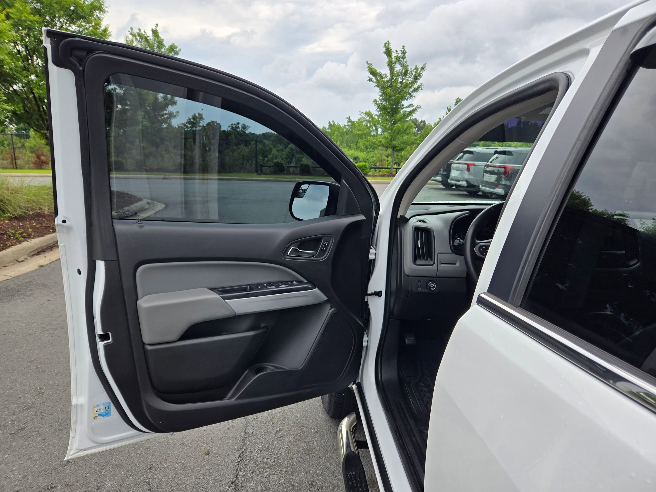 Used 2015 Chevrolet Colorado LT w/ Luxury Package RWD image 20