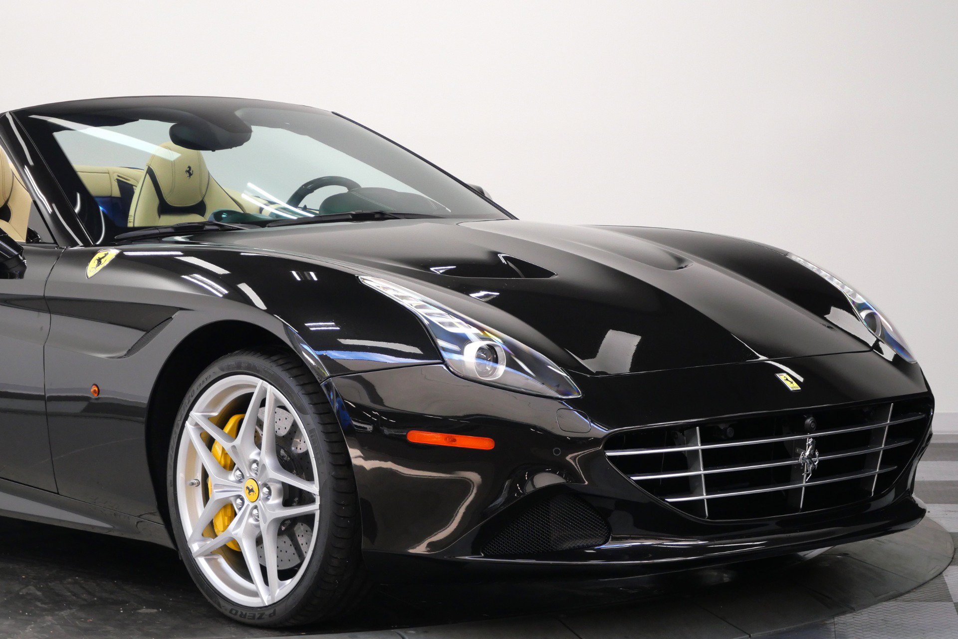 Used 2015 Ferrari California T RWD image 49