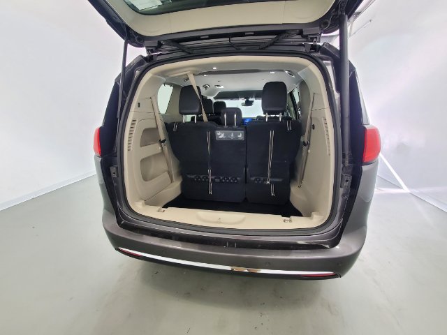 Used 2020 Chrysler Pacifica Touring-L Plus w/ Advanced Safetytec Group FWD image 10