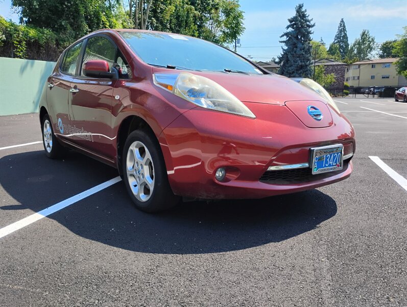 Used 2011 Nissan Leaf w/ Eco Design Pkg FWD image 2