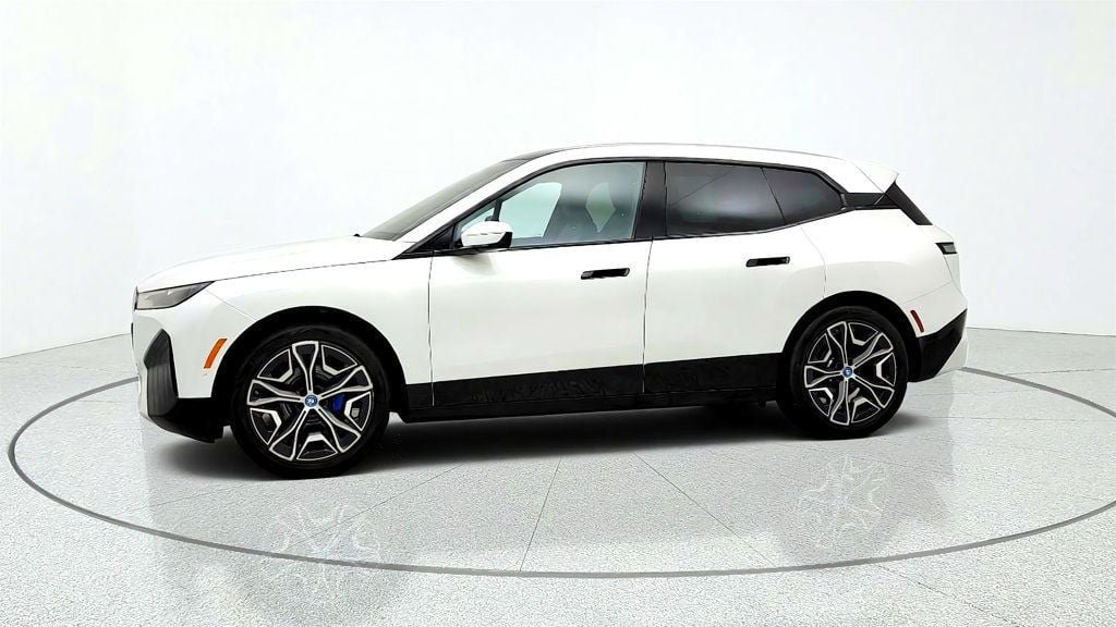 Used 2024 BMW iX xDrive50 w/ Sport Package AWD/4WD image 8
