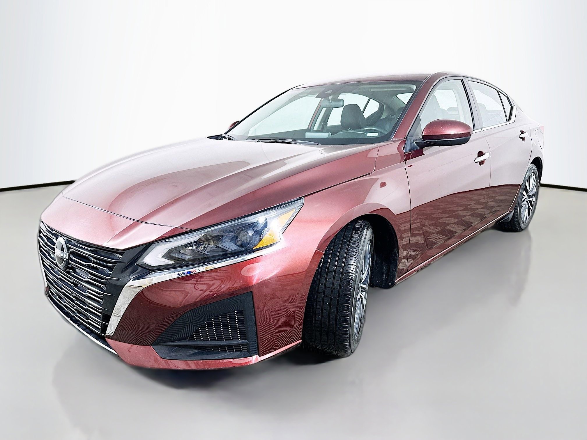 Used 2023 Nissan Altima 2.5 SV image 3