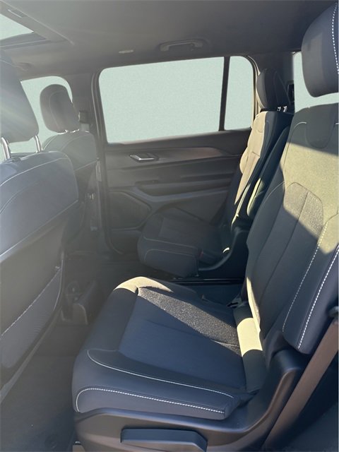New 2025 Jeep Grand Cherokee L Laredo w/ Luxury Tech Group I image 23