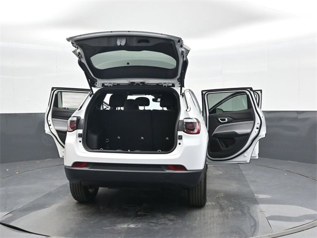 Used 2025 Jeep Compass Sport image 44