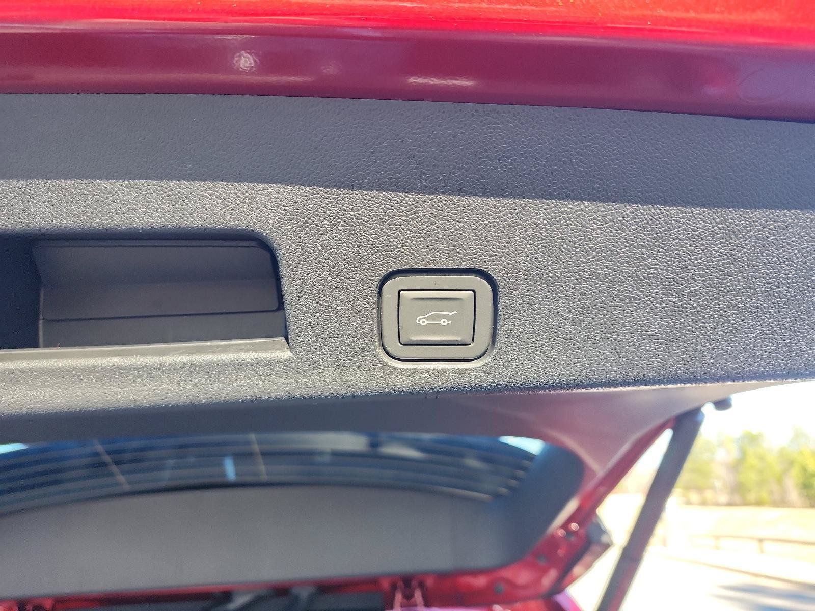 New 2026 GMC Acadia Denali w/ Super Cruise Package FWD image 8