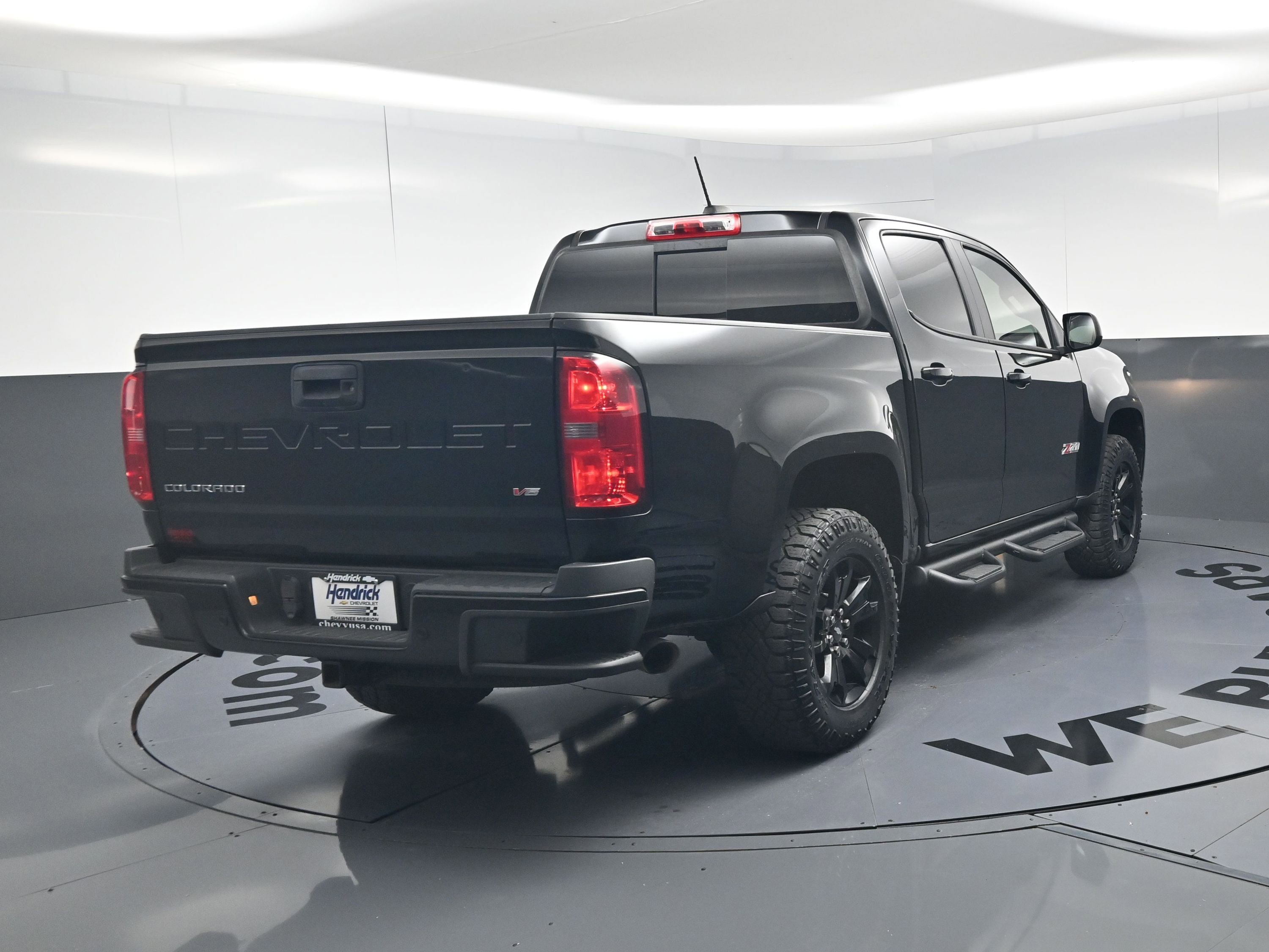 Used 2022 Chevrolet Colorado Z71 w/ Z71 Midnight Edition image 9
