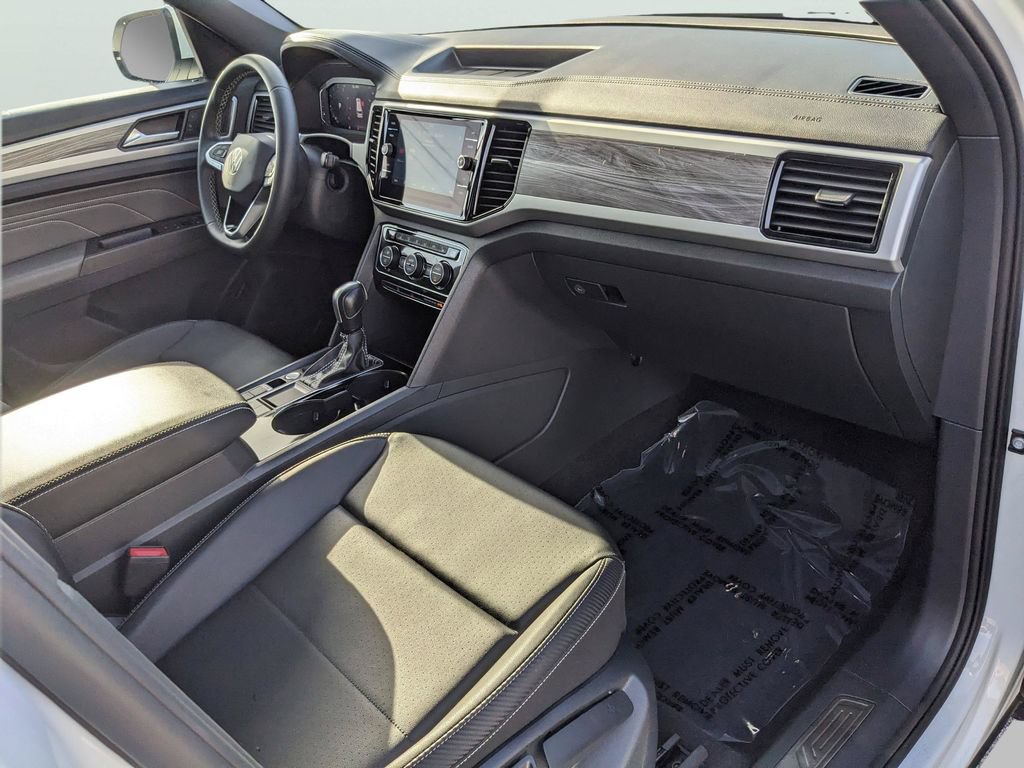 Certified 2023 Volkswagen Atlas Cross Sport SE w/ Panoramic Sunroof Package FWD image 11