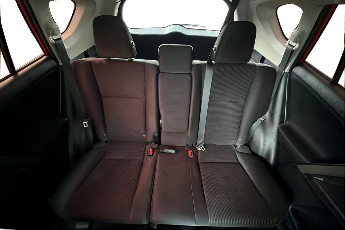 Used 2017 Toyota RAV4 LE FWD image 13