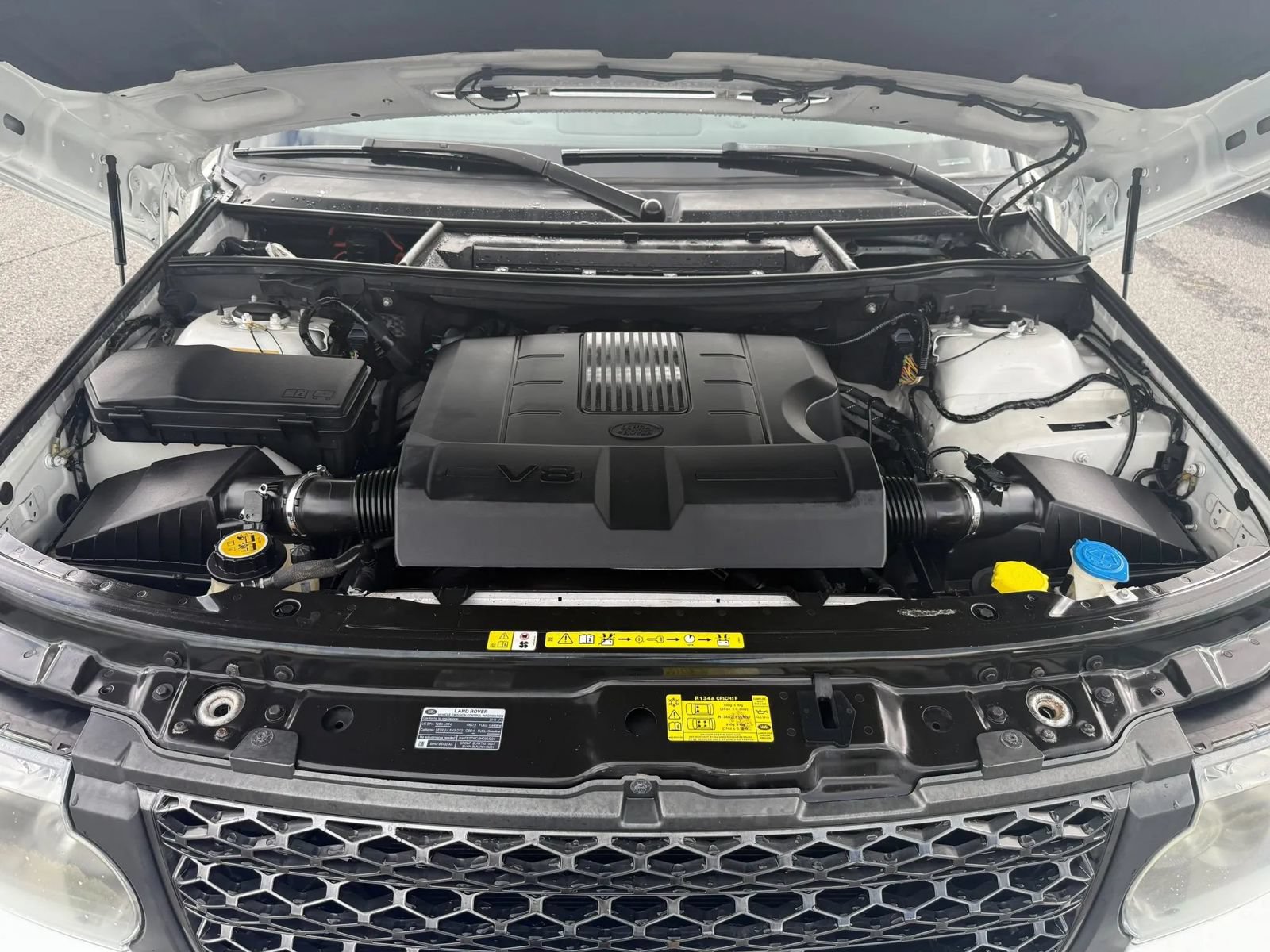 Used 2011 Land Rover Range Rover HSE AWD/4WD image 36