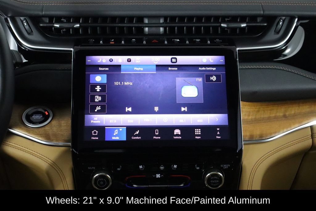 Used 2025 Jeep Grand Cherokee L Summit AWD/4WD image 30