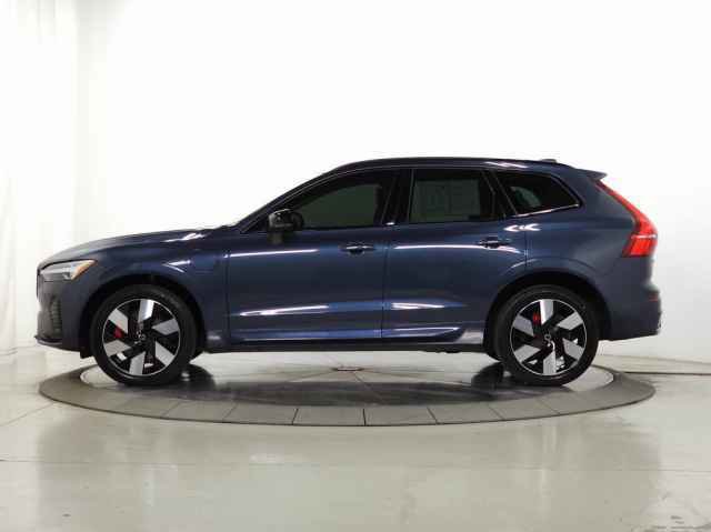 Used 2024 Volvo XC60 T8 Plus w/ Protection Package Premier image 5
