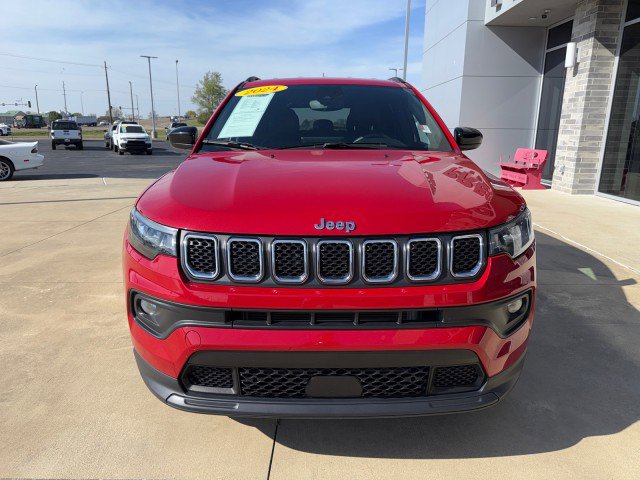 Used 2024 Jeep Compass Latitude AWD/4WD image 4