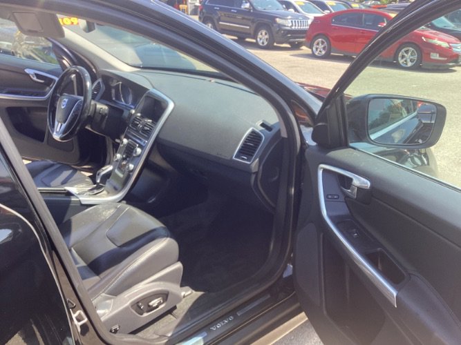 Used 2016 Volvo XC60 T5 Premier image 8