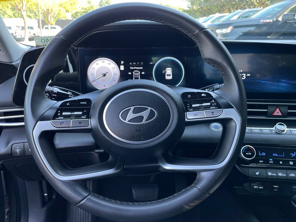 Used 2025 Hyundai Elantra SEL FWD image 14
