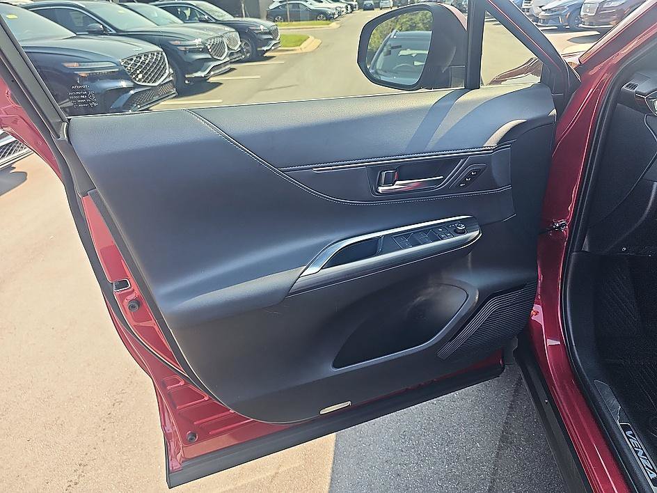 Used 2022 Toyota Venza XLE AWD/4WD image 9