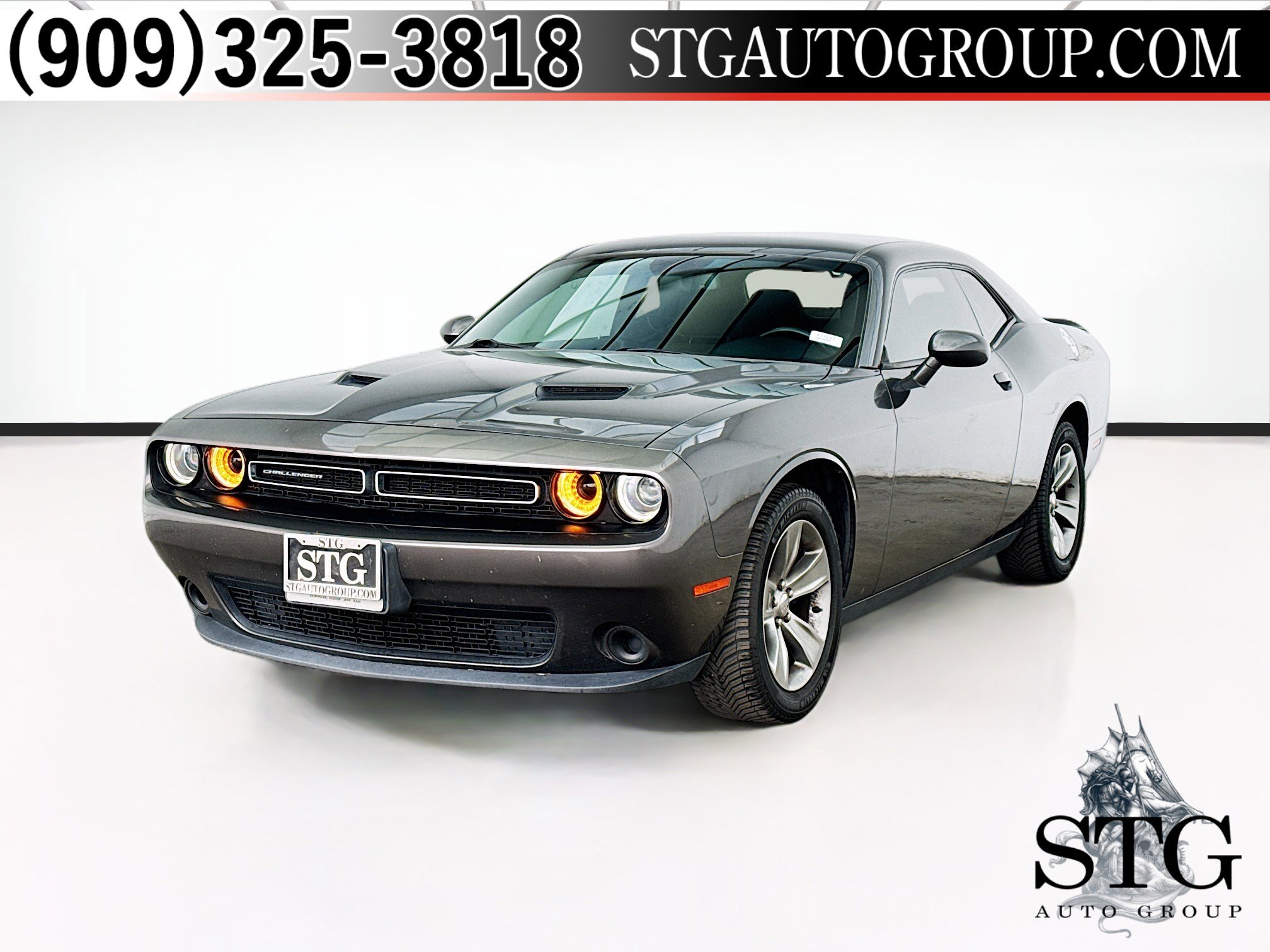 Used 2019 Dodge Challenger SXT RWD image 1
