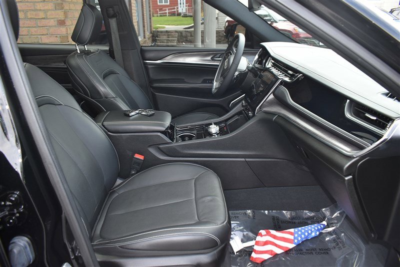 Used 2023 Jeep Grand Cherokee L Overland AWD/4WD image 35