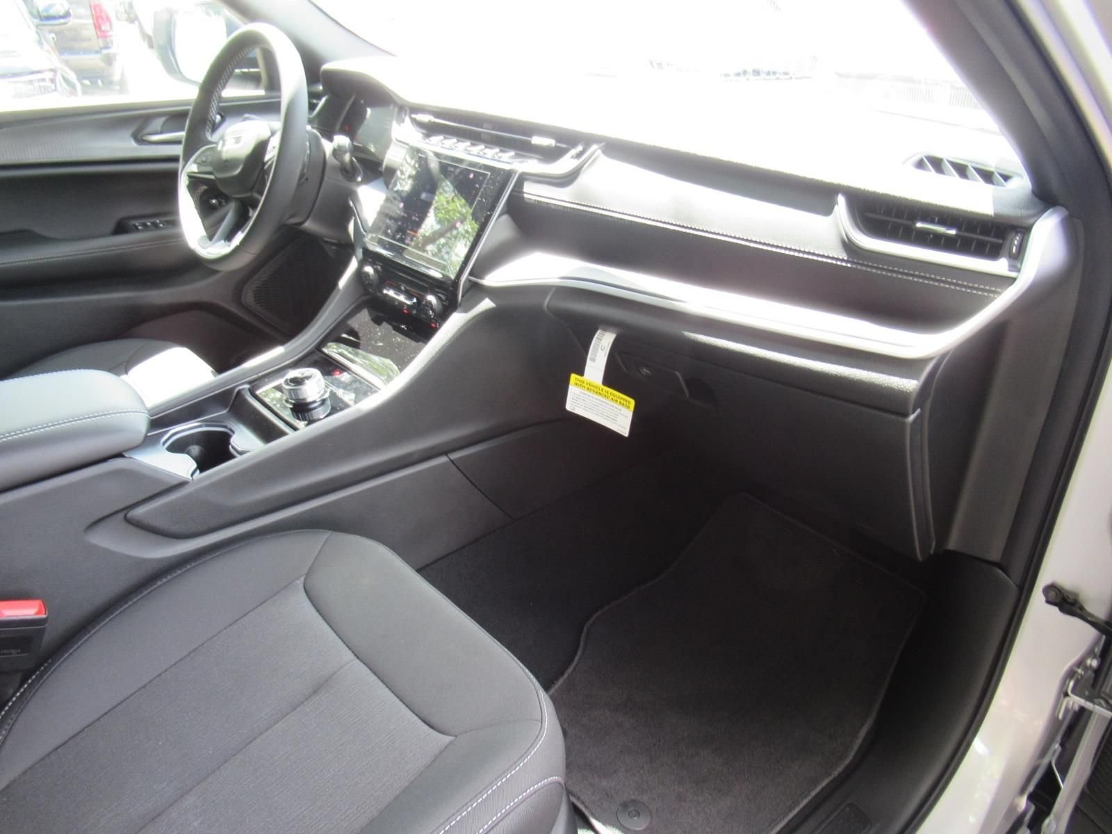New 2026 Jeep Grand Cherokee Laredo w/ MOPAR Finishing Package RWD image 10