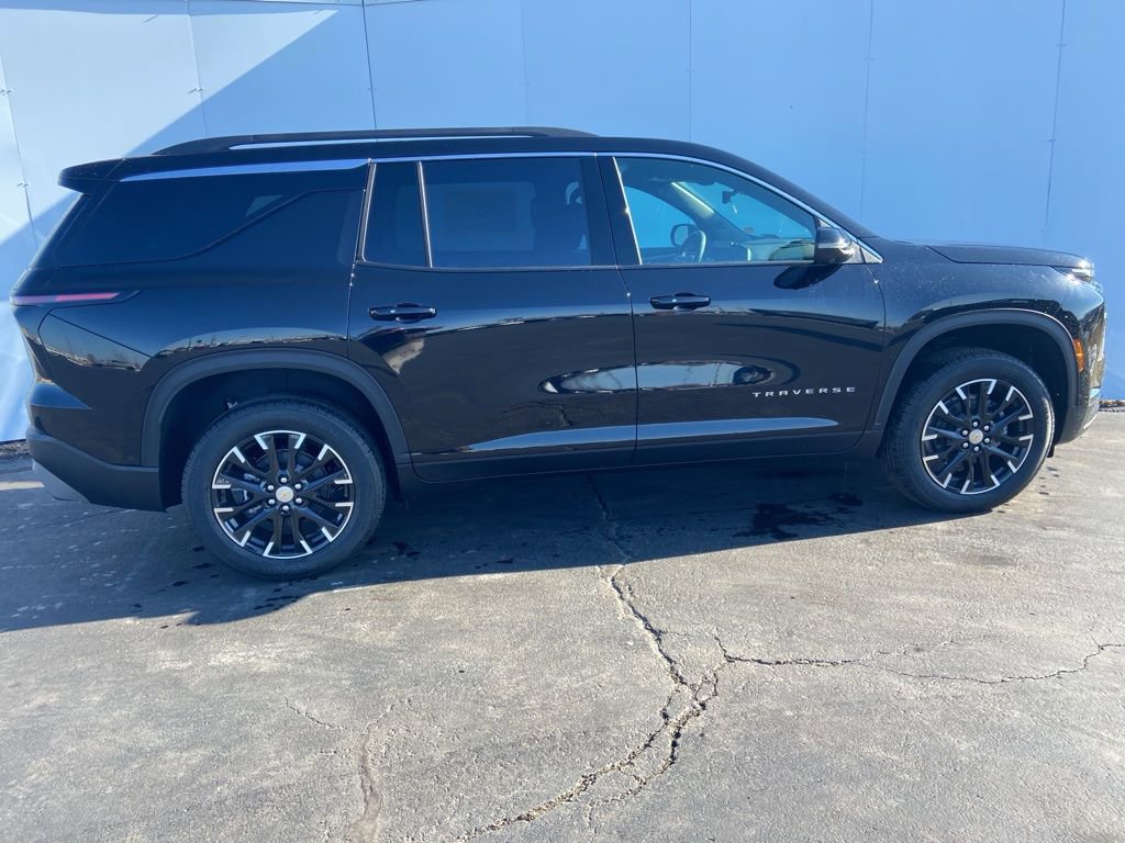 New 2026 Chevrolet Traverse LT w/ Enhanced Driving Package FWD image 3