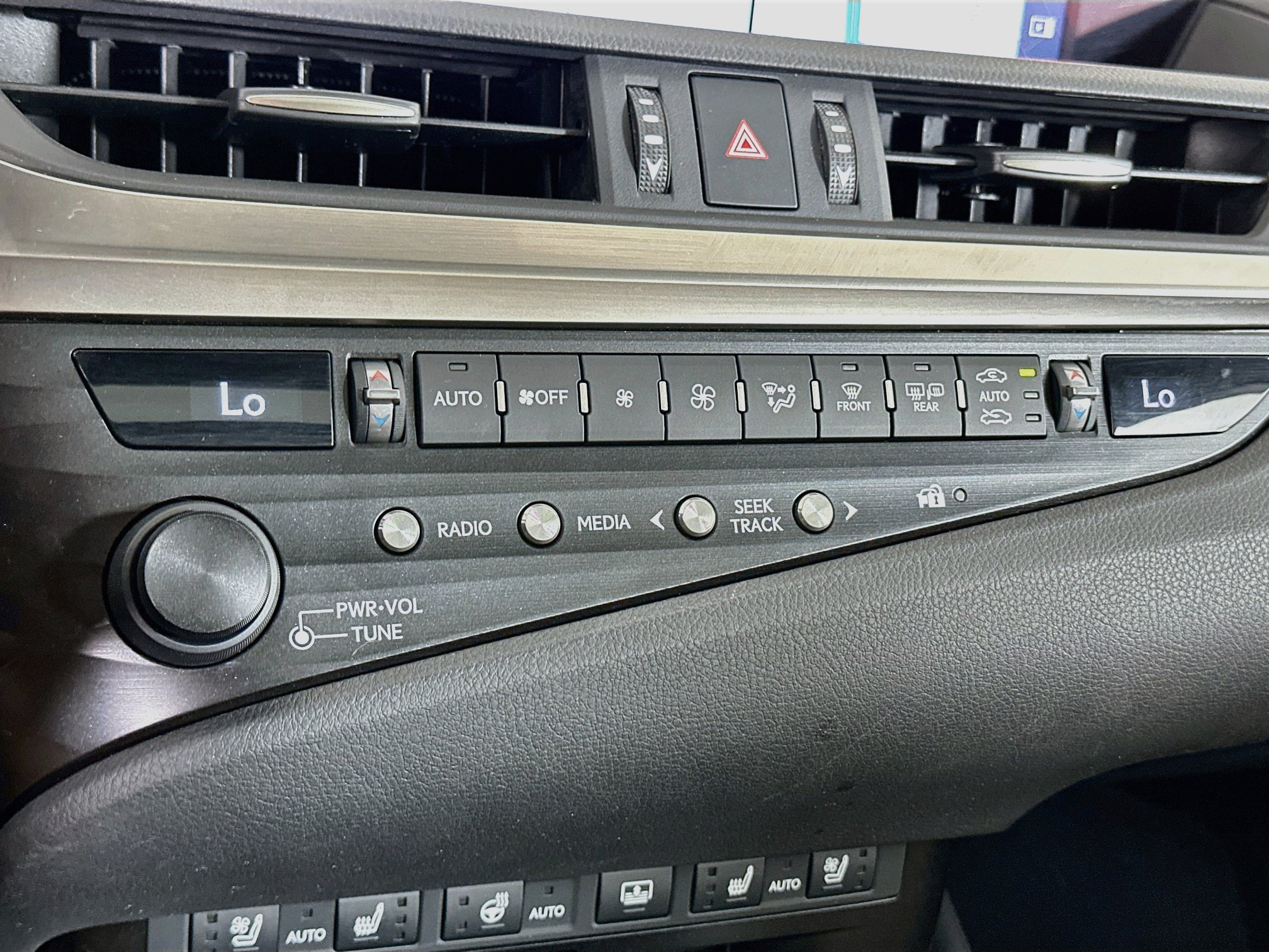 Used 2019 Lexus ES 300h Ultra Luxury FWD image 24