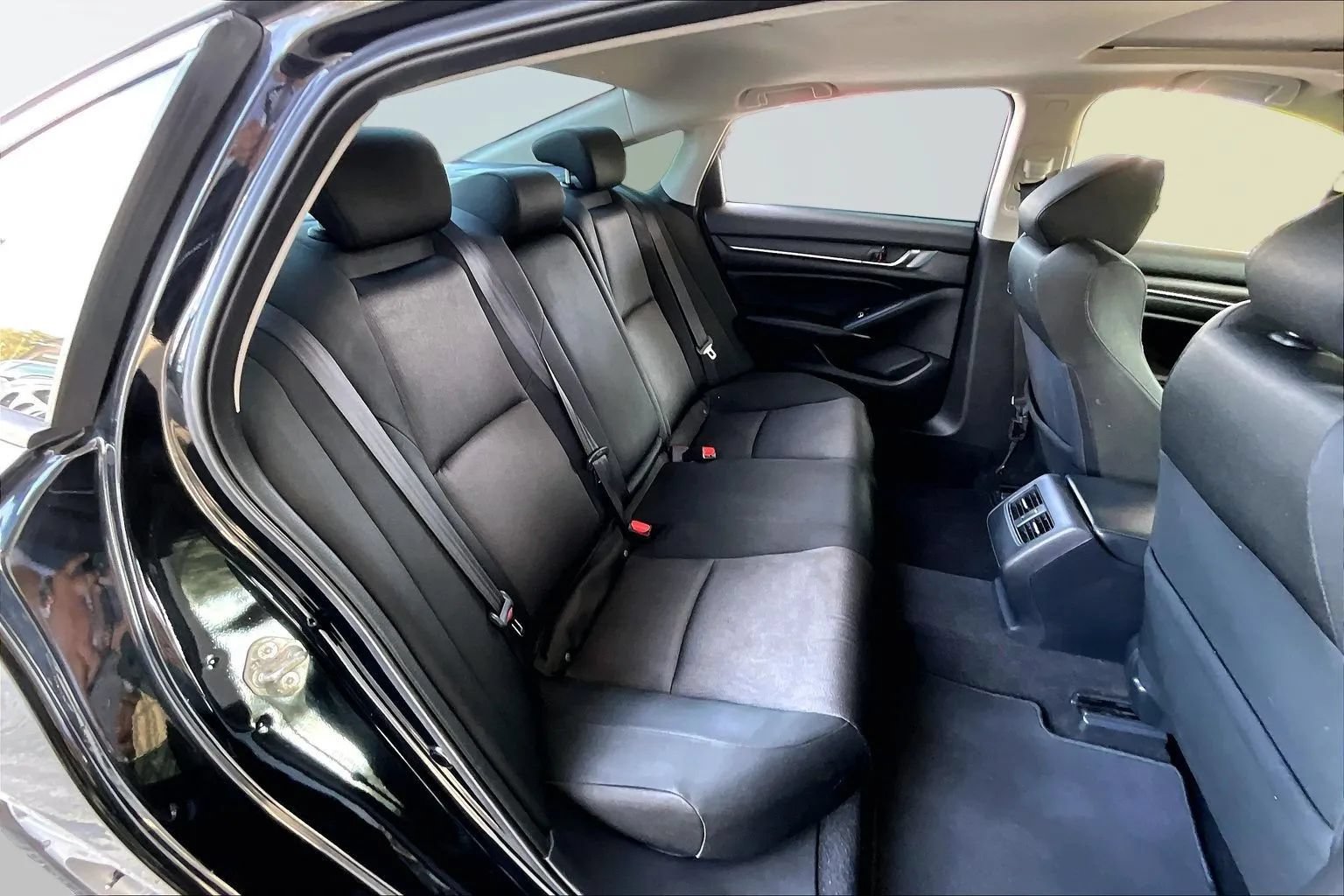 Used 2018 Honda Accord EX image 22