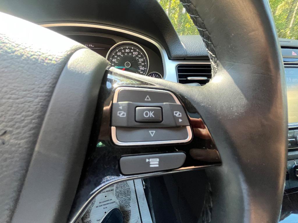 Used 2013 Volkswagen Touareg Executive AWD/4WD image 23