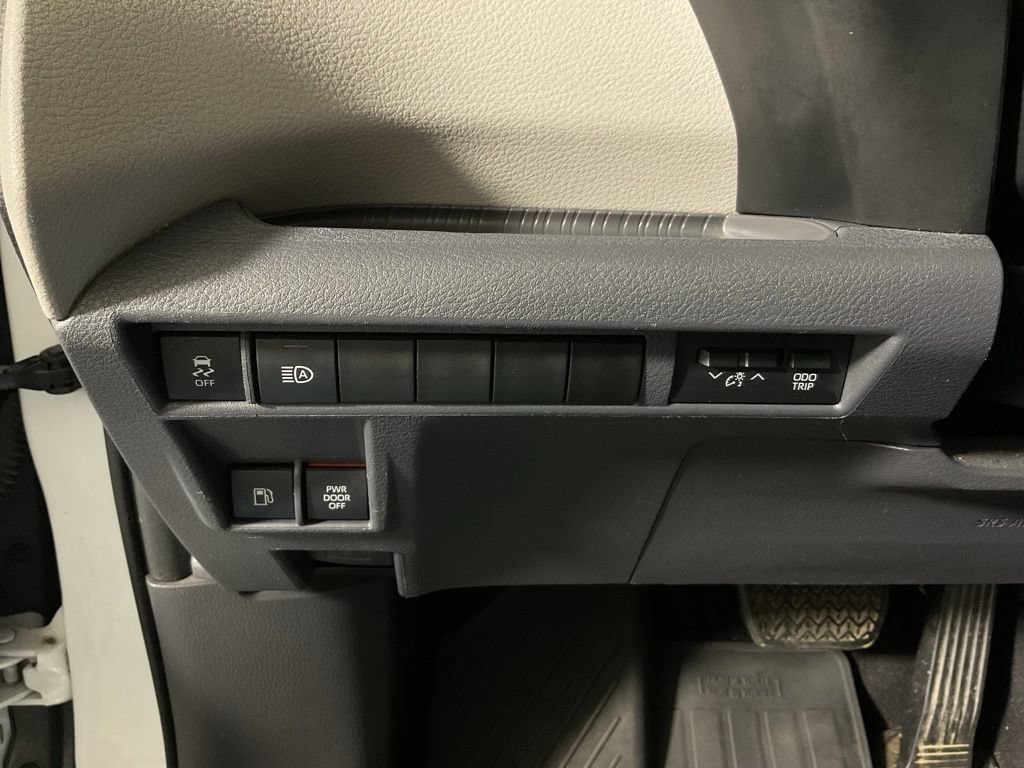 Used 2022 Toyota Sienna XLE FWD image 29