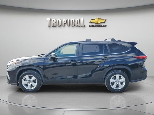 Used 2023 Toyota Highlander LE FWD image 8
