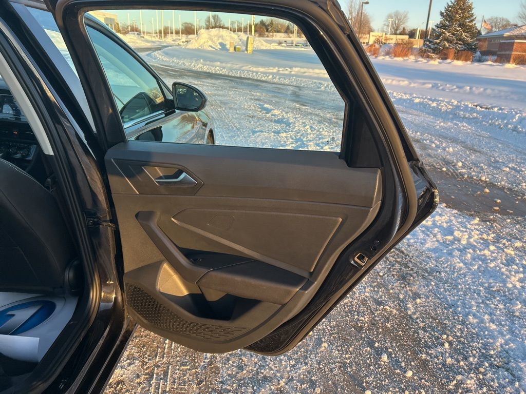 Used 2024 Volkswagen Jetta SE w/ Panoramic Sunroof Package image 22